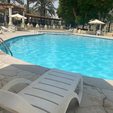 Spacious 4-Bedroom Villa, Children Friendly ドバイ エクステリア 写真