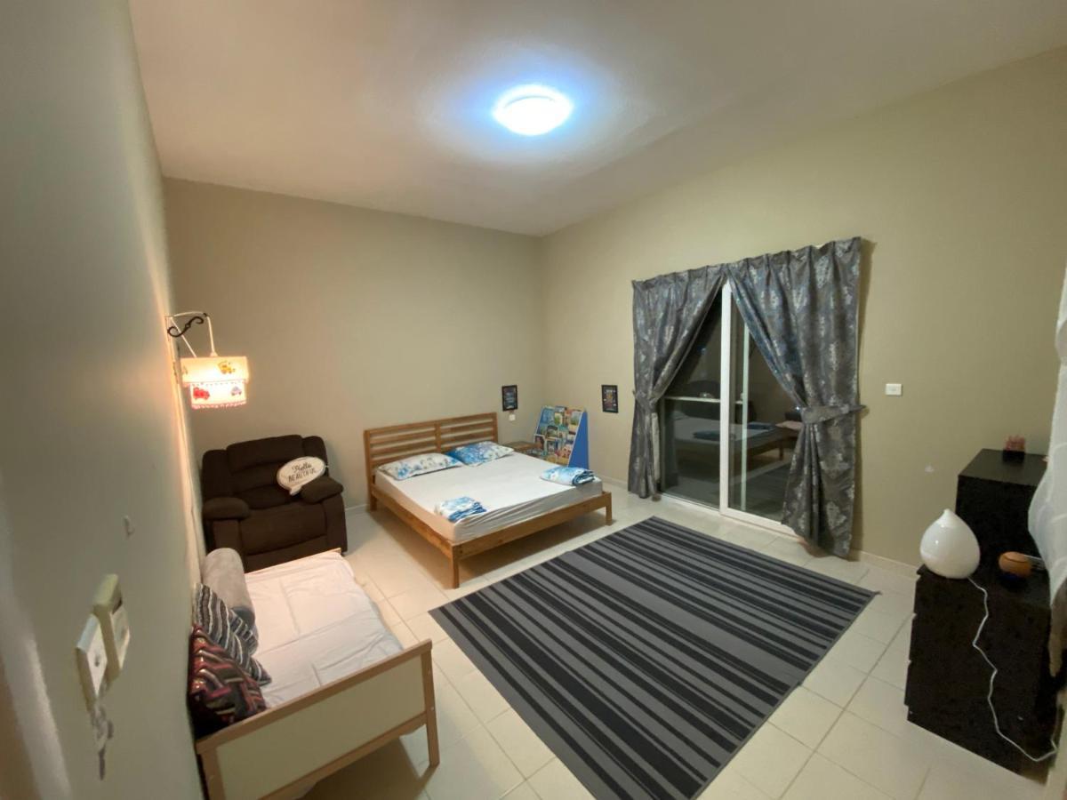 Spacious 4-Bedroom Villa, Children Friendly ドバイ エクステリア 写真