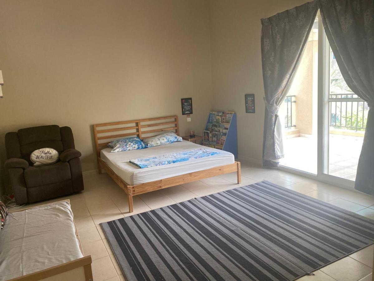 Spacious 4-Bedroom Villa, Children Friendly ドバイ エクステリア 写真