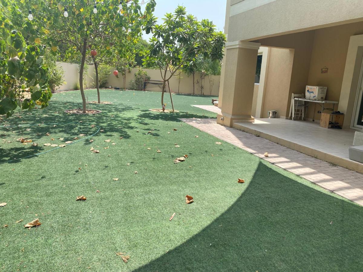 Spacious 4-Bedroom Villa, Children Friendly ドバイ エクステリア 写真