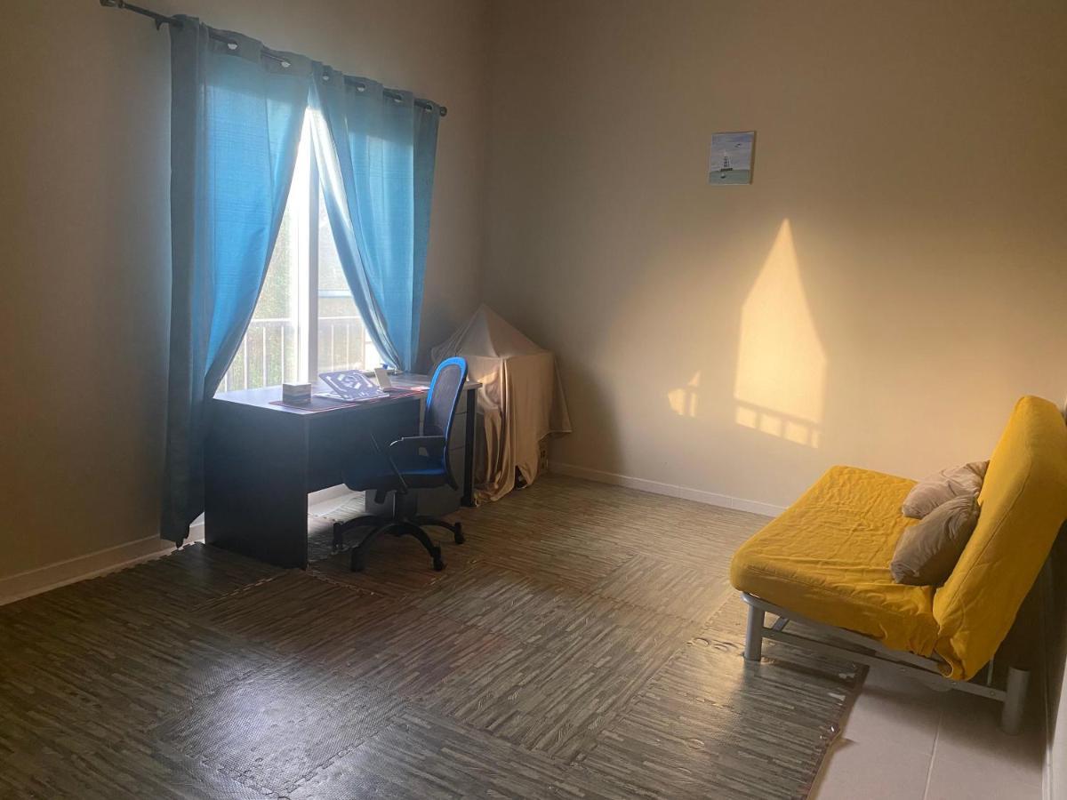 Spacious 4-Bedroom Villa, Children Friendly ドバイ エクステリア 写真