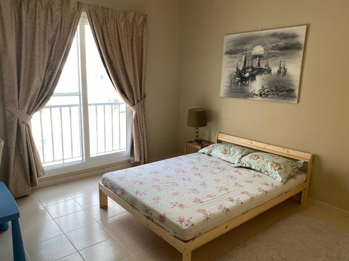 Spacious 4-Bedroom Villa, Children Friendly ドバイ エクステリア 写真
