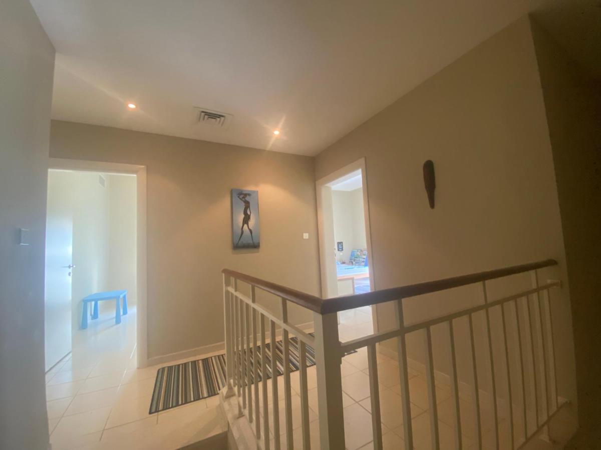Spacious 4-Bedroom Villa, Children Friendly ドバイ エクステリア 写真