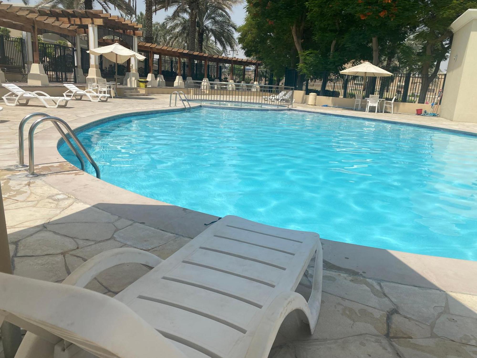 Spacious 4-Bedroom Villa, Children Friendly ドバイ エクステリア 写真